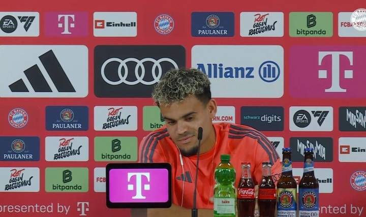 迪亚斯：来之前跟维尔茨聊过，他说慕尼黑很棒&amp;德甲对抗很激烈